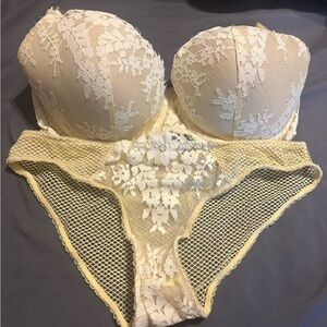 Elegant Cream Lace Lingerie Set - Victoria’s Secret